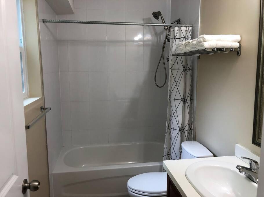Modern Private Suite Close To Everything Vancouver Ngoại thất bức ảnh