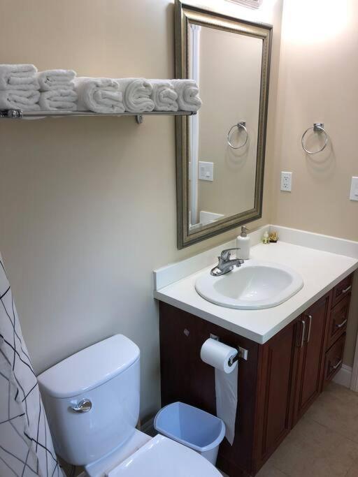 Modern Private Suite Close To Everything Vancouver Ngoại thất bức ảnh